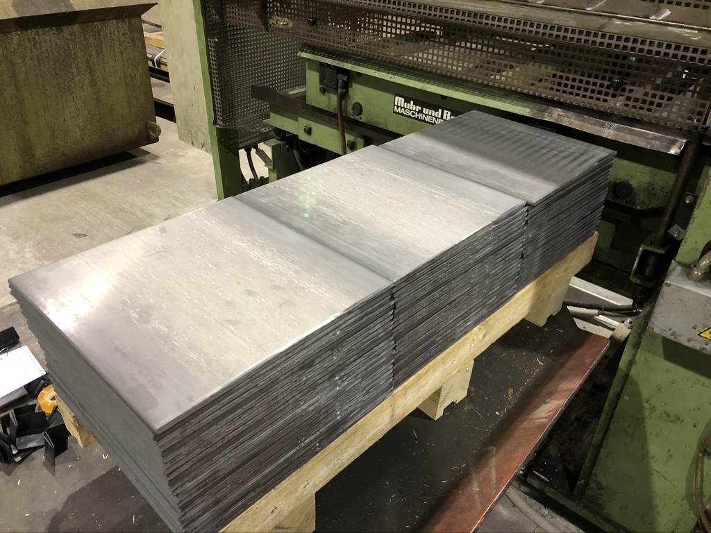 Finished cut-to-size package at the plate shear