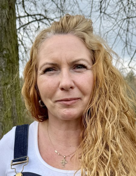 Portrétní fotografie Nicole Jones, Vnitřní obchodní oddělení ve společnosti SSC Sägenstahlcenter GmbH